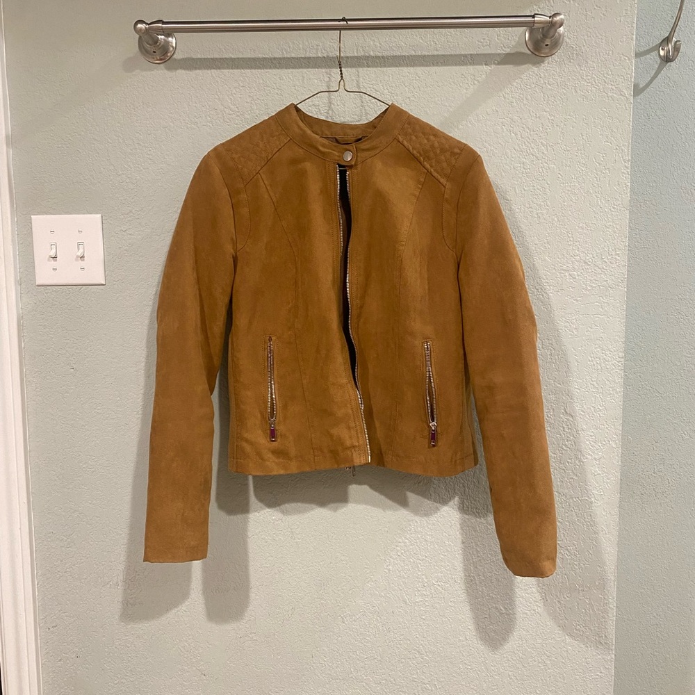 Tan suede jacket with zipper detailing #suedelove